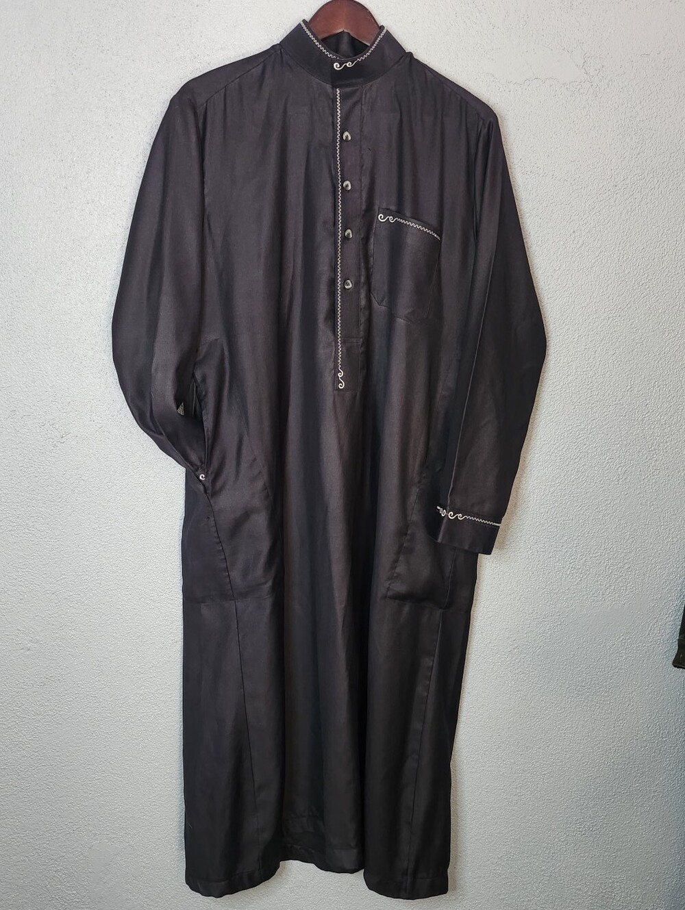 Men's Black Traditional Long-Sleeve Thobe with Embroidery Trim